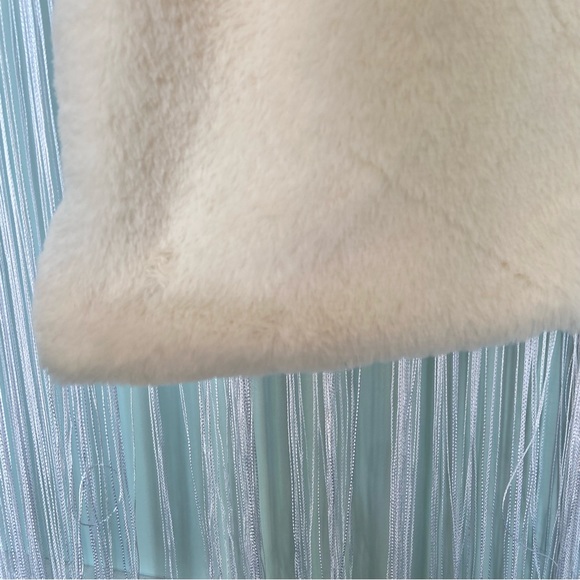 Pretty Little Thing Cream Faux Fur Maxi Coat Size US 2 NWT - Picture 16 of 17